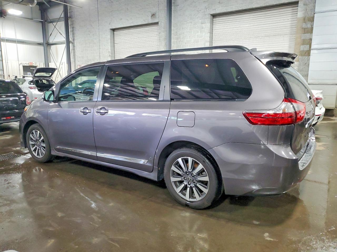 2020 Toyota Sienna Limited Premium 7-Passenger - Фото 2
