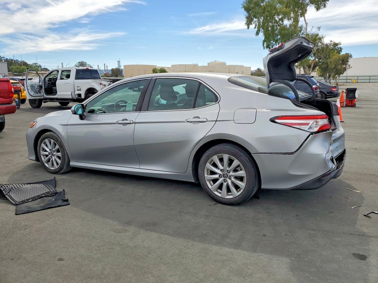 2018 Toyota Camry Le - Image 2