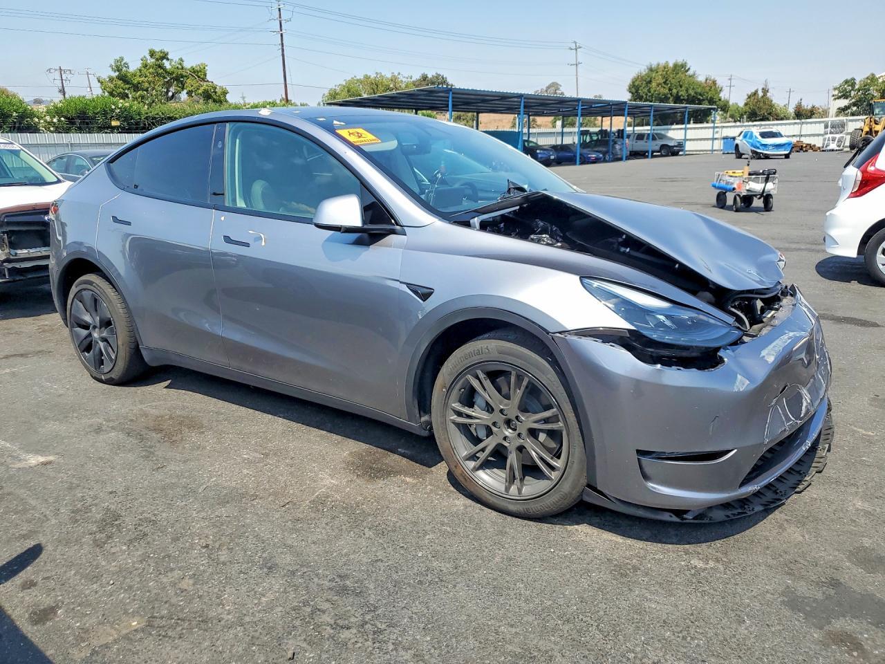 2025 Tesla Model Y - Image 4