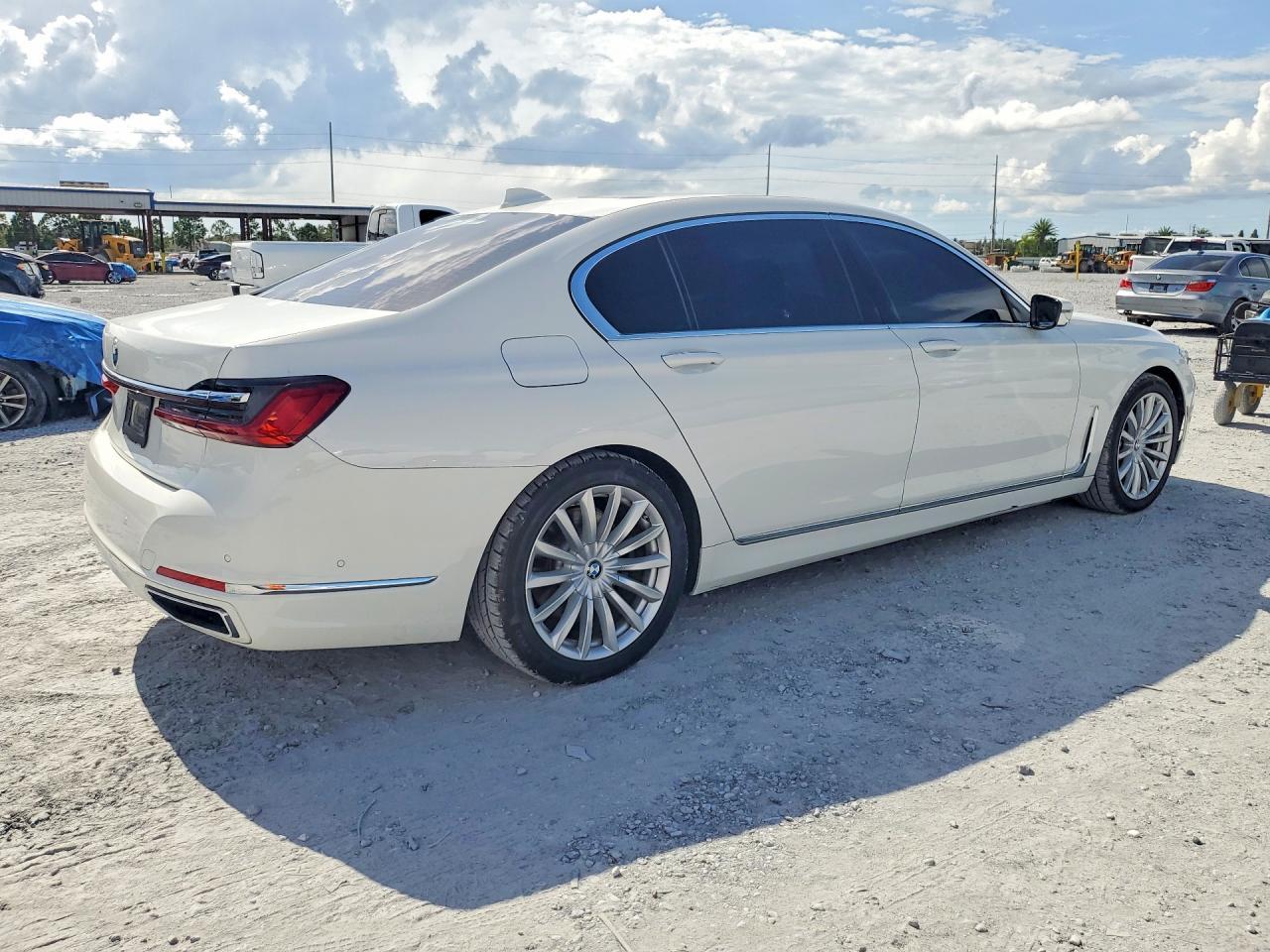 2020 BMW 740 I - Фото 3