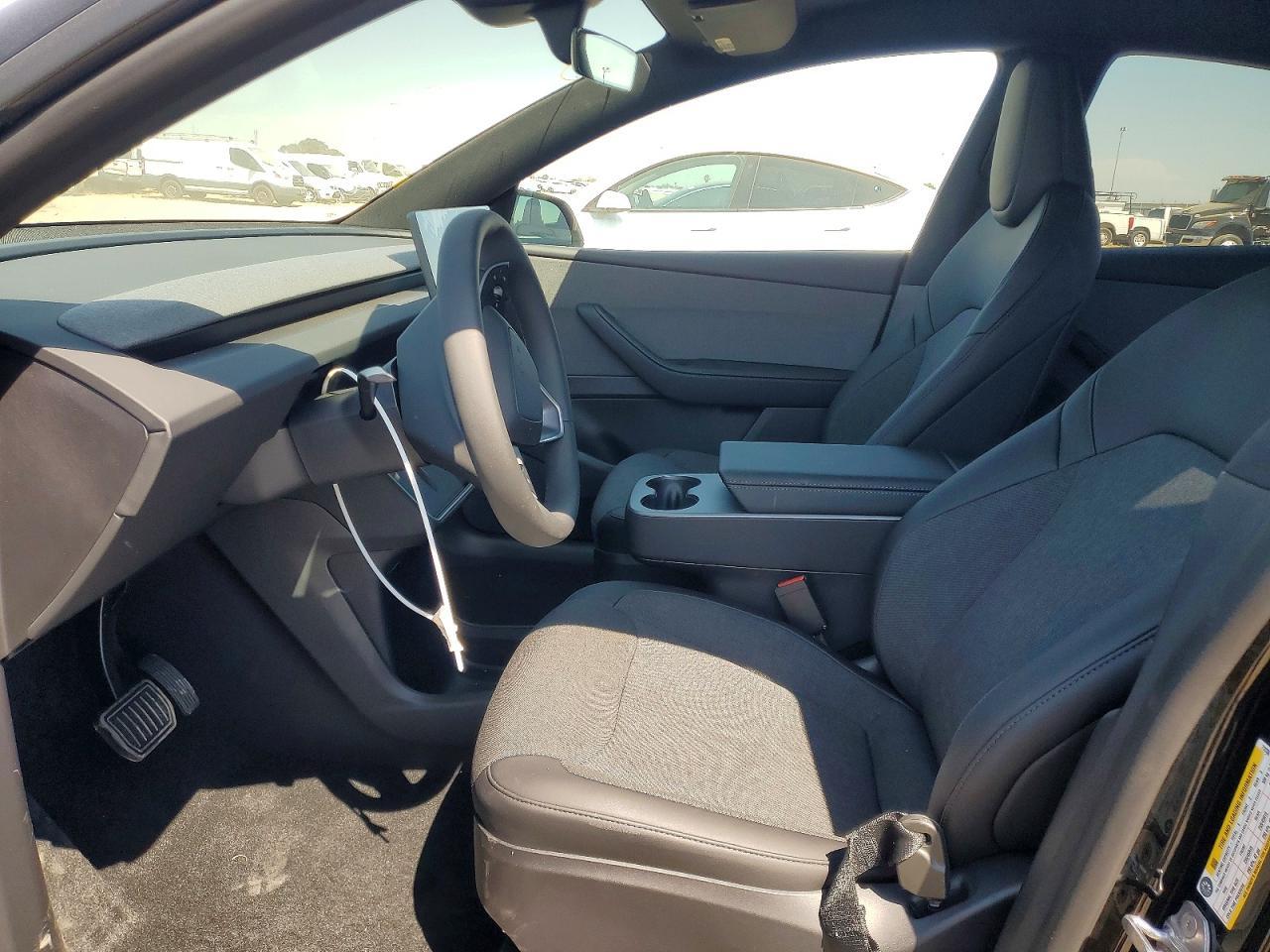2026 Tesla Model Y - Image 7