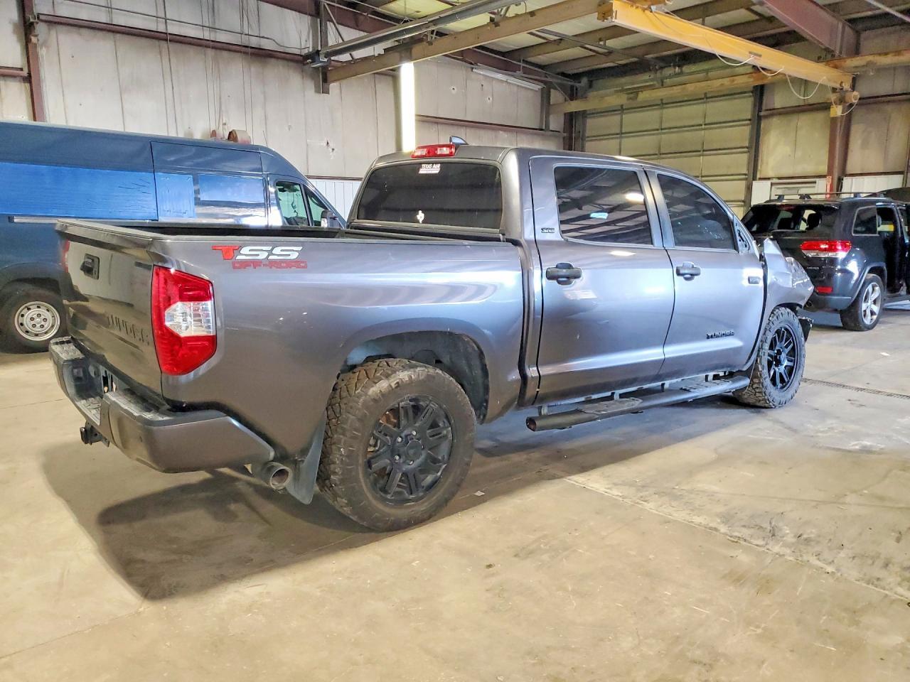 2021 Toyota Tundra Crewmax Sr5 - Фото 3
