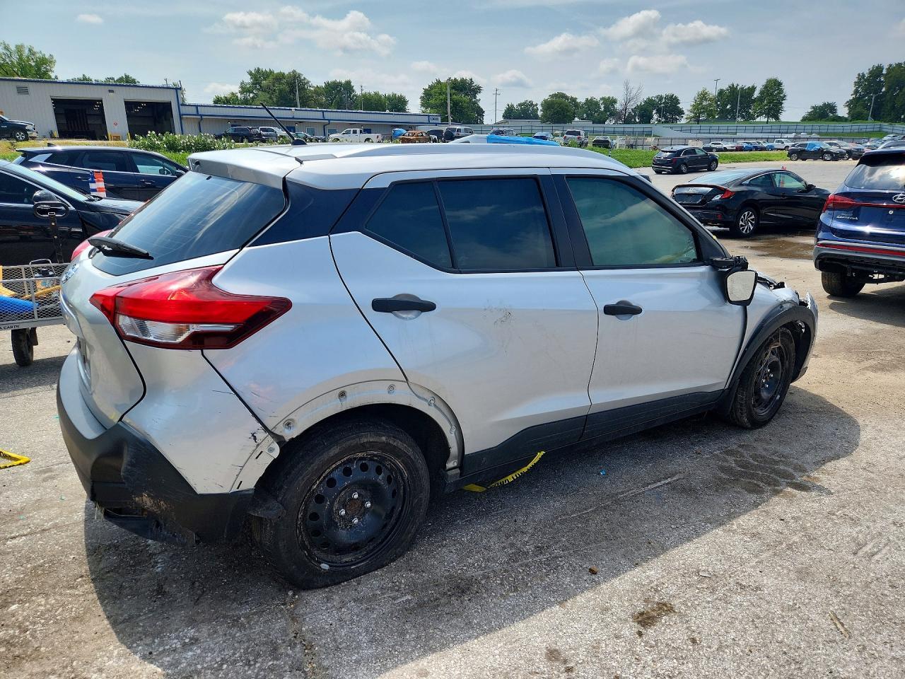 2019 Nissan Kicks S - Фото 3