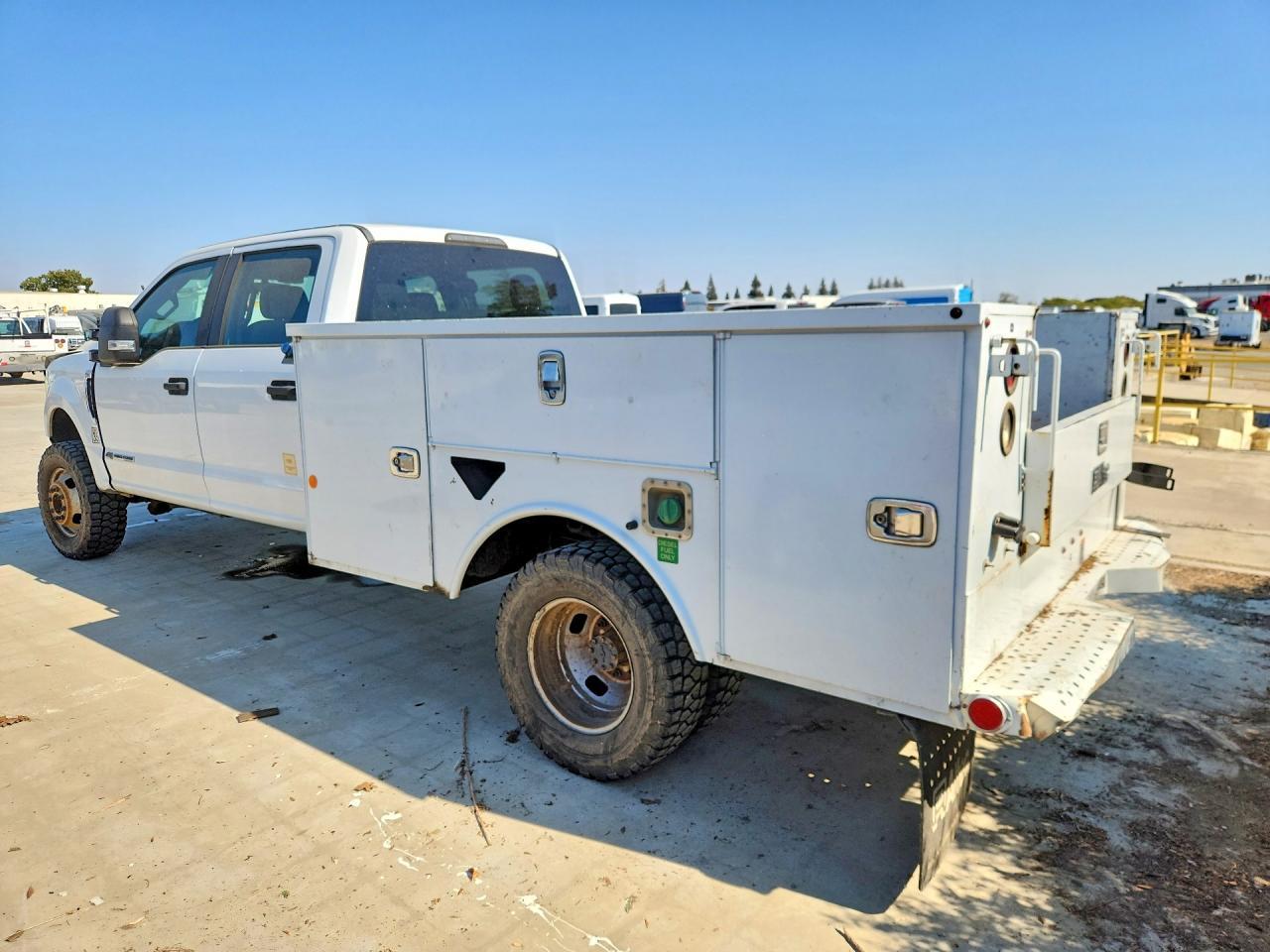 2017 Ford F350 Super Duty - Image 2