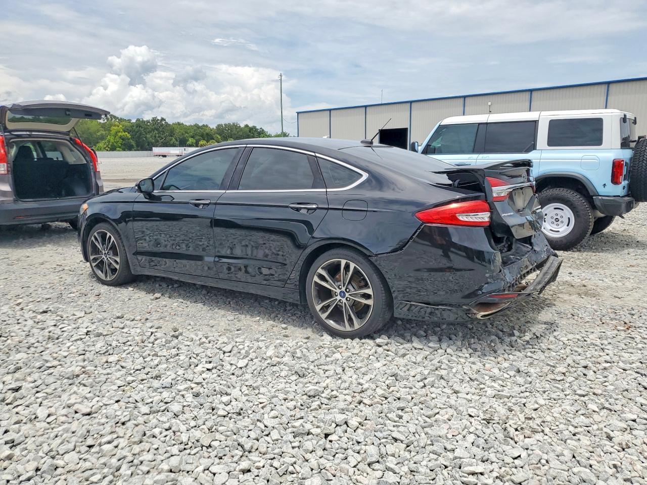 2017 Ford Fusion Titanium - Image 2