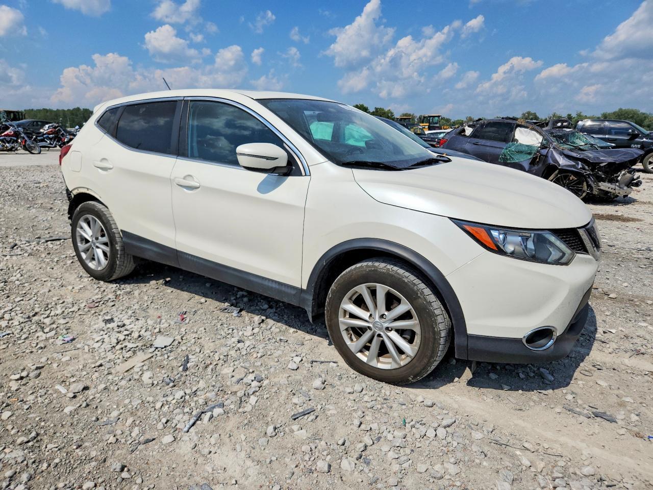 2018 Nissan Rogue Sport S - Image 4