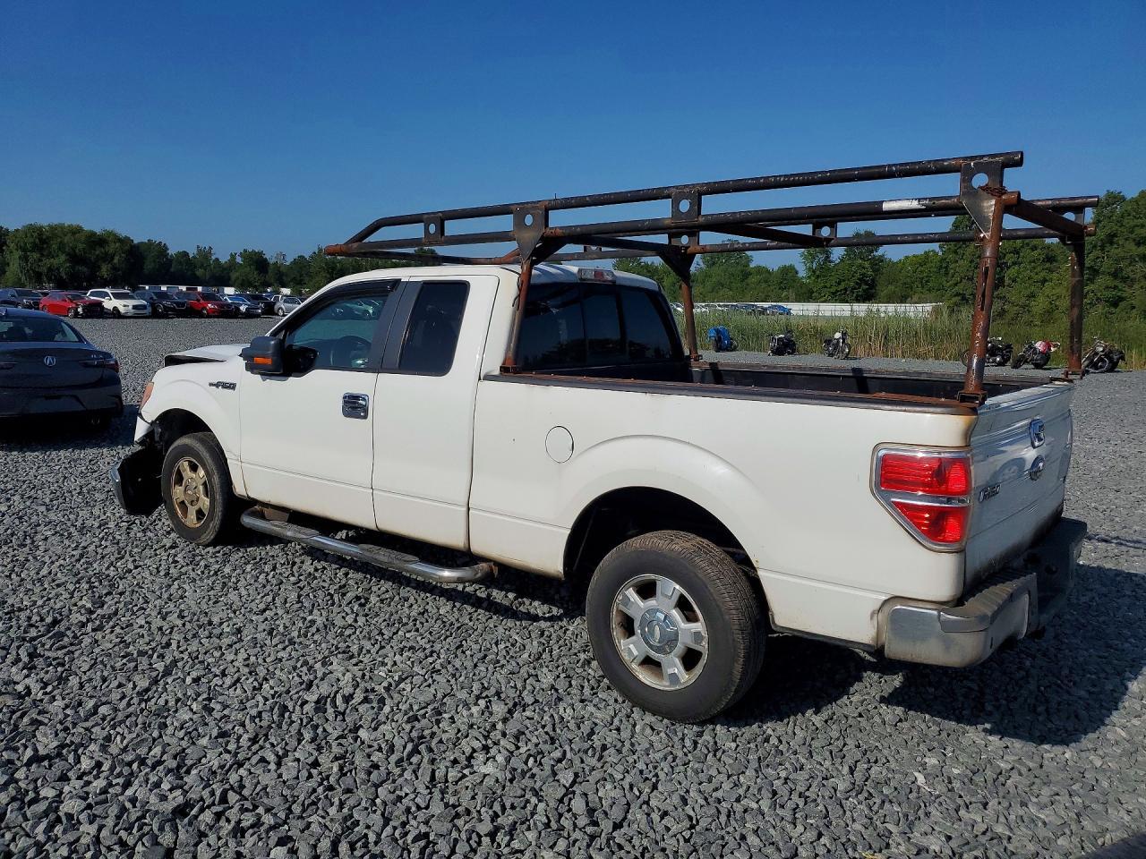 2011 Ford F150 Super Cab - Фото 2