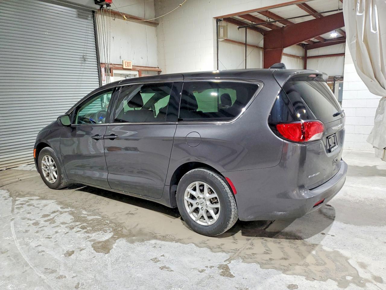 2023 Chrysler Voyager Lx - Image 2