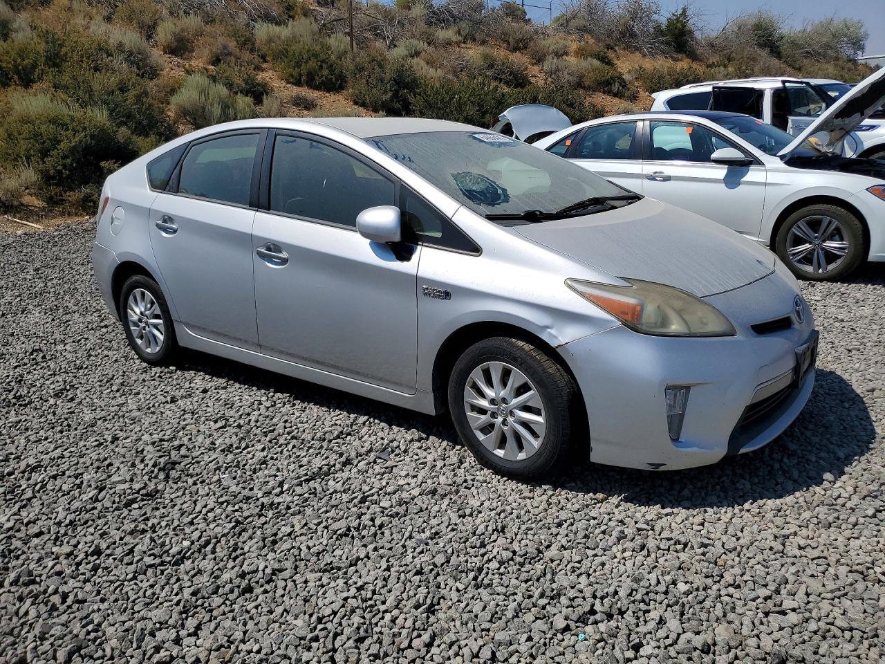 2013 Toyota Prius Plug-In Hybrid Base - Image 4