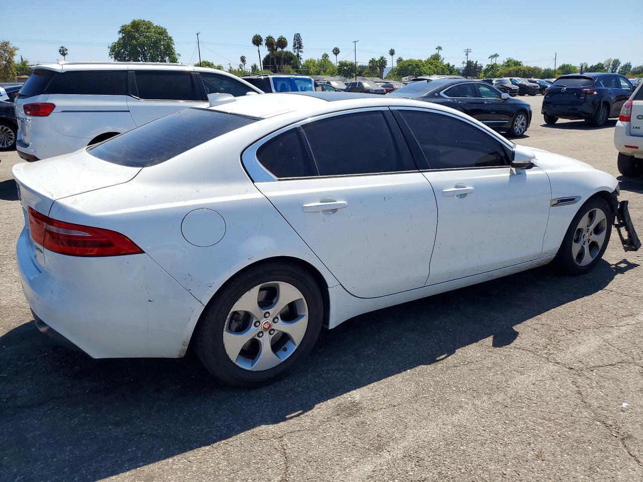 2018 Jaguar Xe - Фото 3