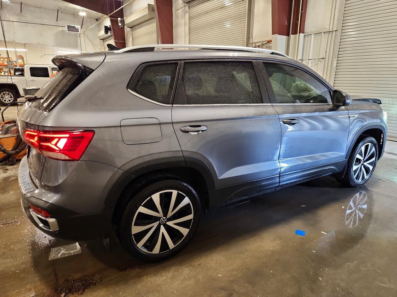 2024 Volkswagen Taos Se - Image 3
