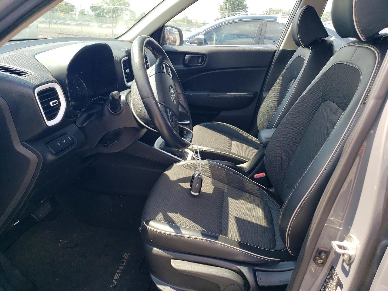 2022 Hyundai Venue Limited - Image 7