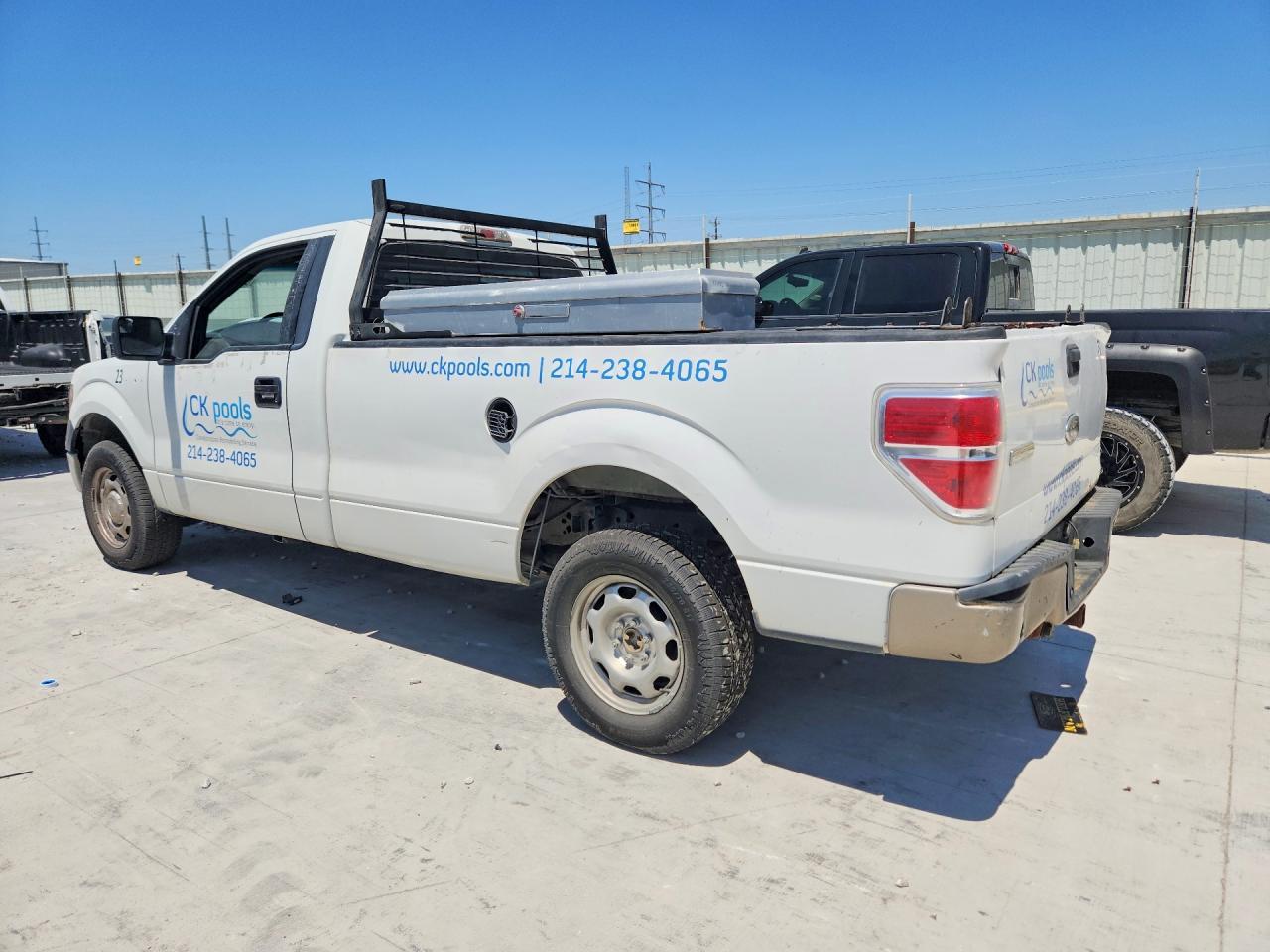 2011 Ford F150 - Фото 2