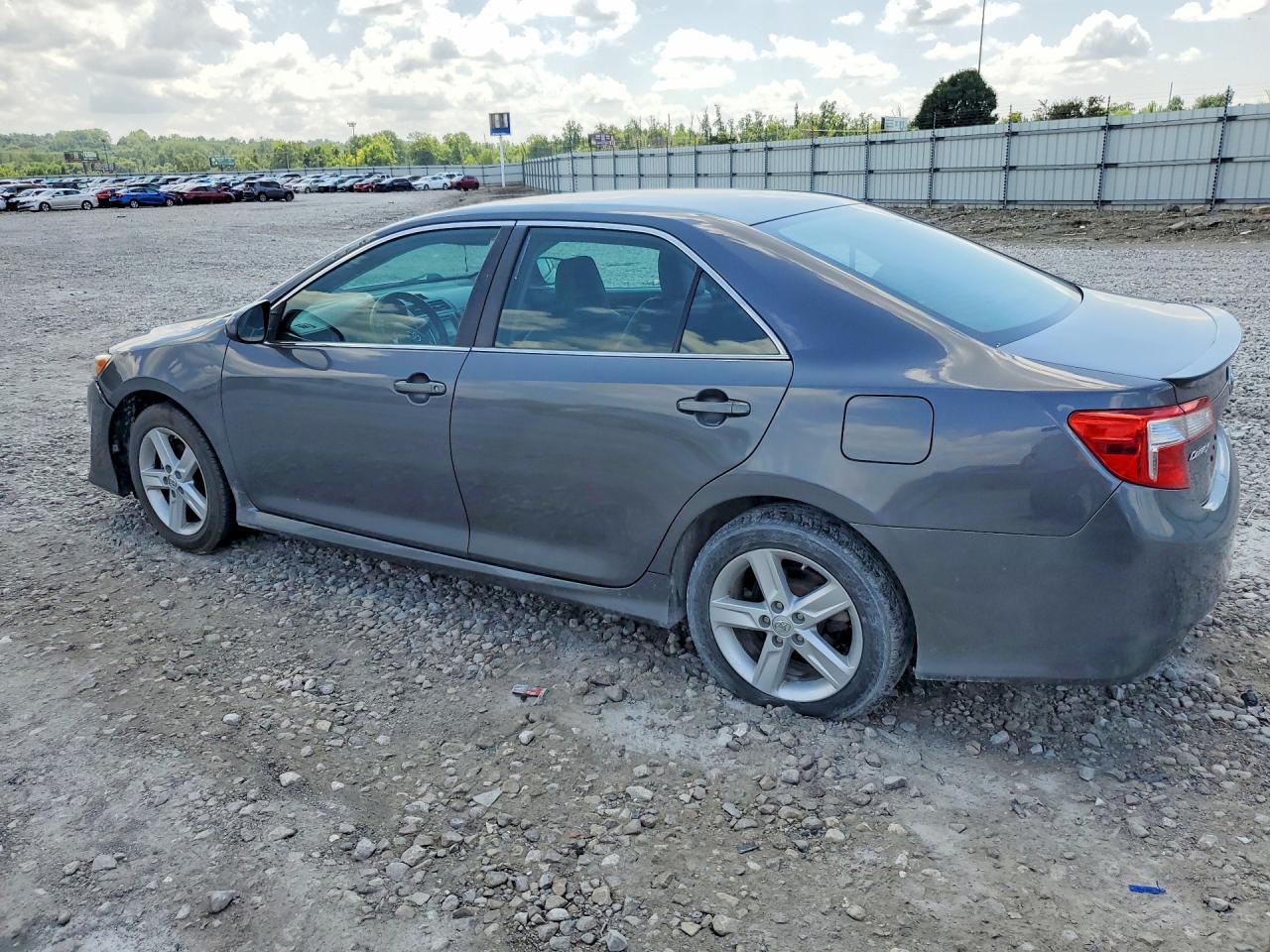 2013 Toyota Camry Se - Image 2