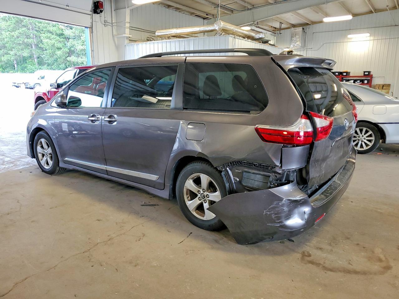 2019 Toyota Sienna Le - Image 2