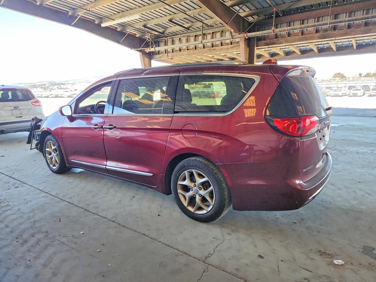 2019 Chrysler Pacifica Touring L Plus - Фото 2