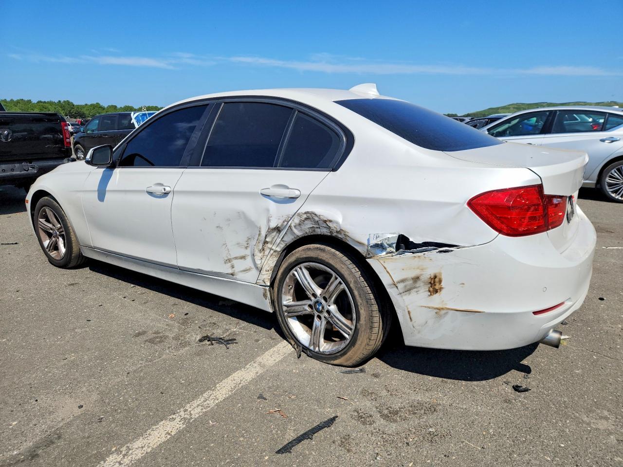 2015 BMW 320 I - Image 2