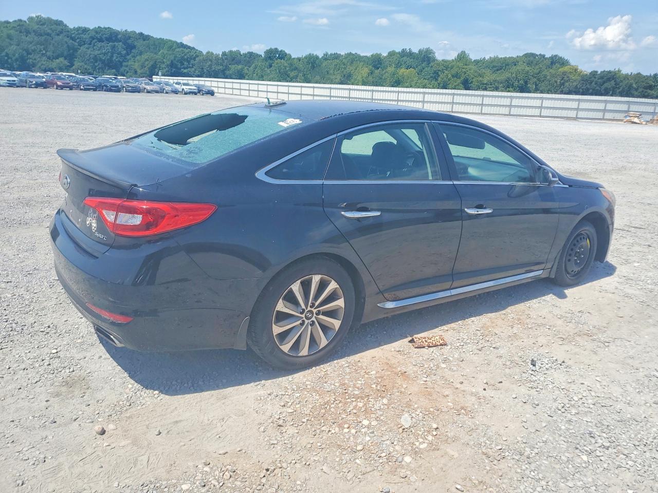 2015 Hyundai Sonata Sport - Image 3