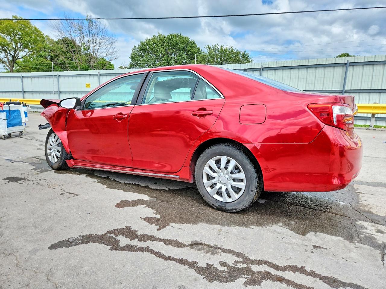2014 Toyota Camry Le - Image 2
