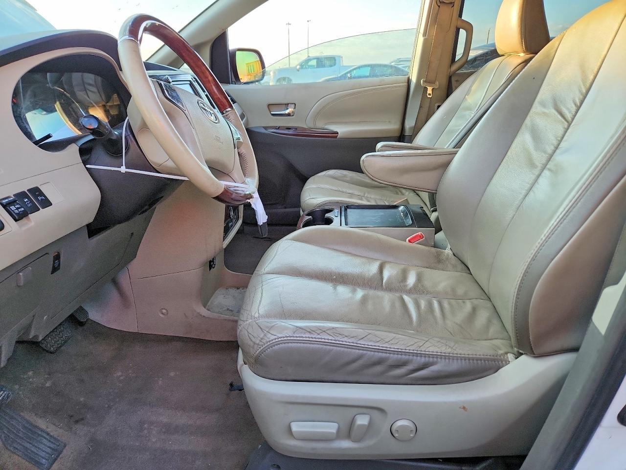 2011 Toyota Sienna Limited - Фото 7