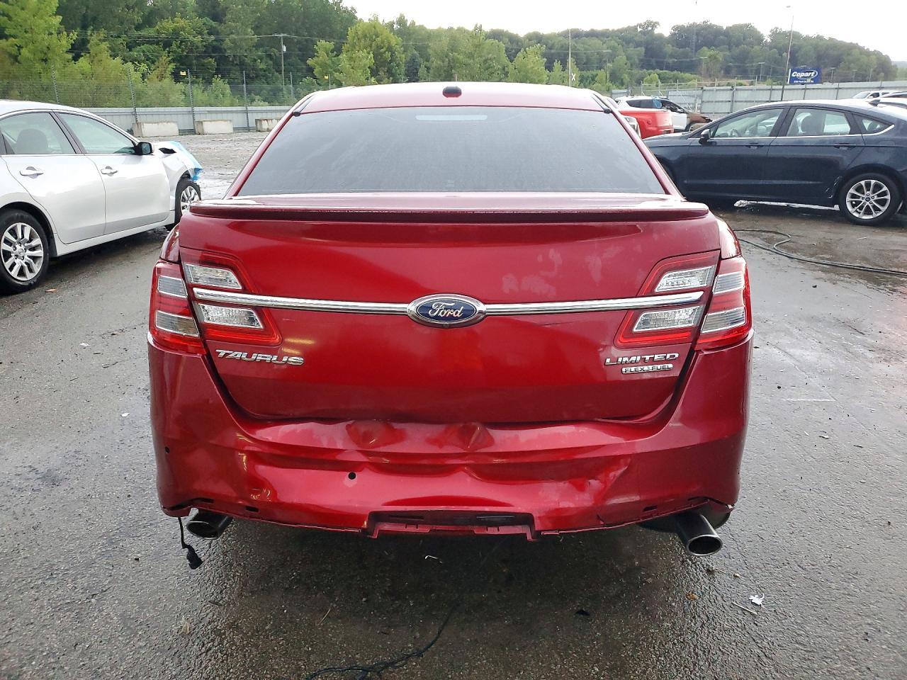2015 Ford Taurus Limited - Image 6