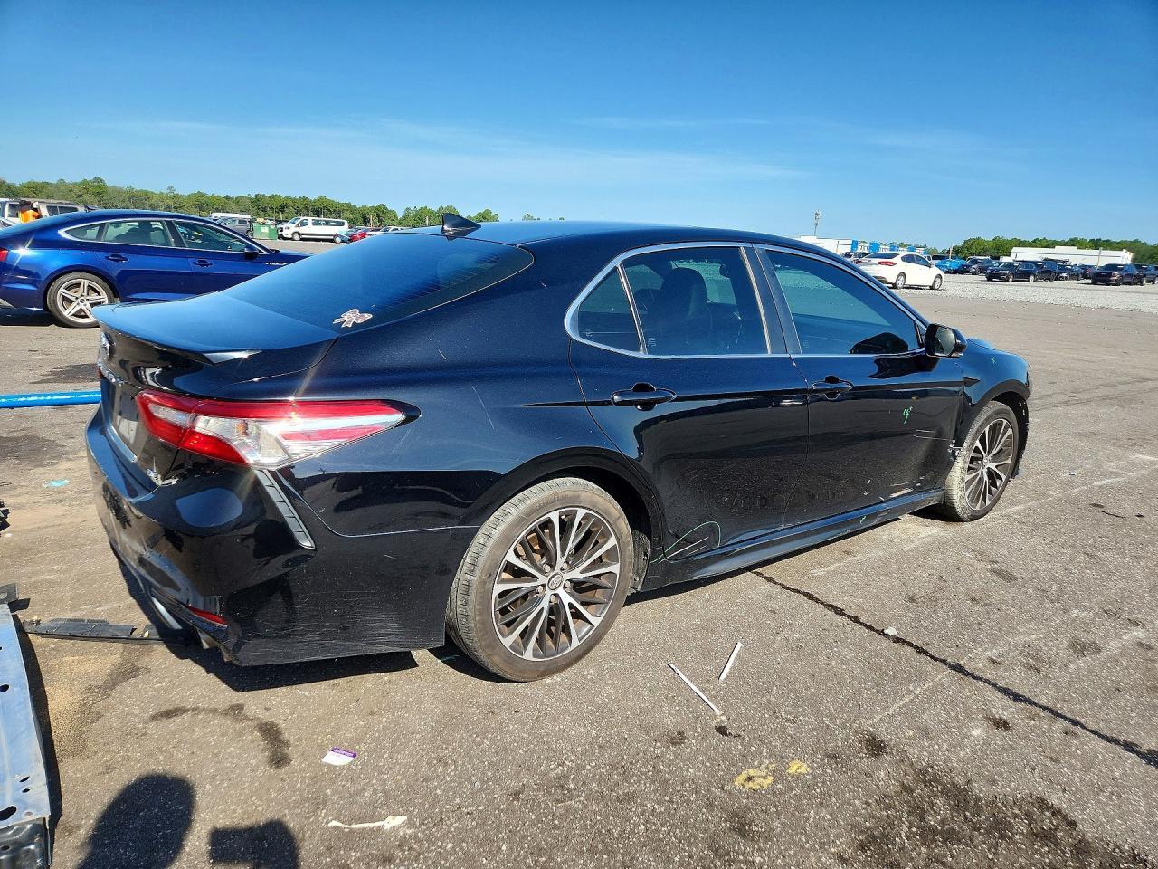 2018 Toyota Camry Se - Image 3