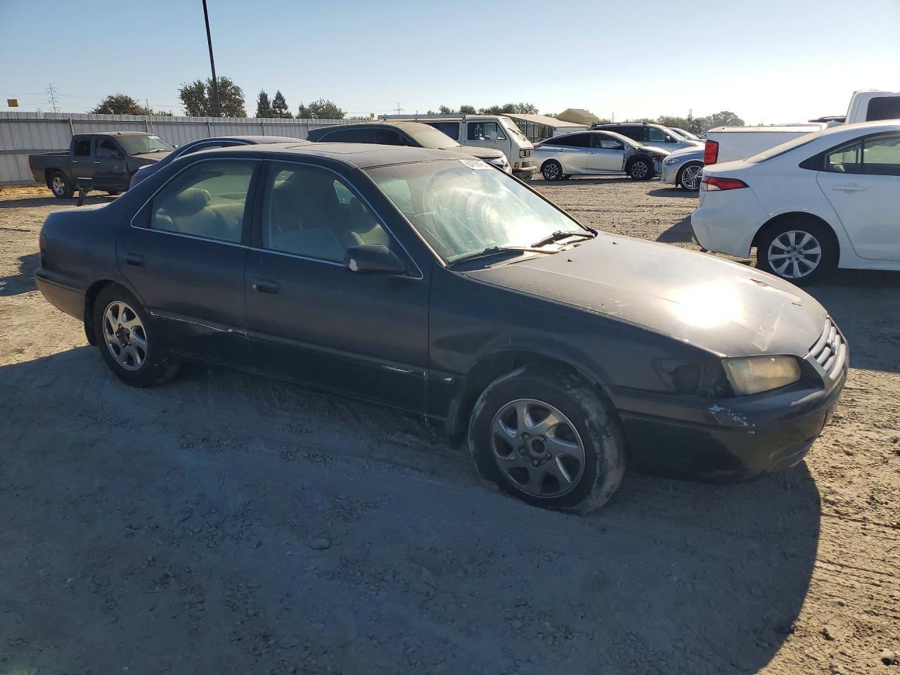 1998 Toyota Camry Le V6 - Image 4