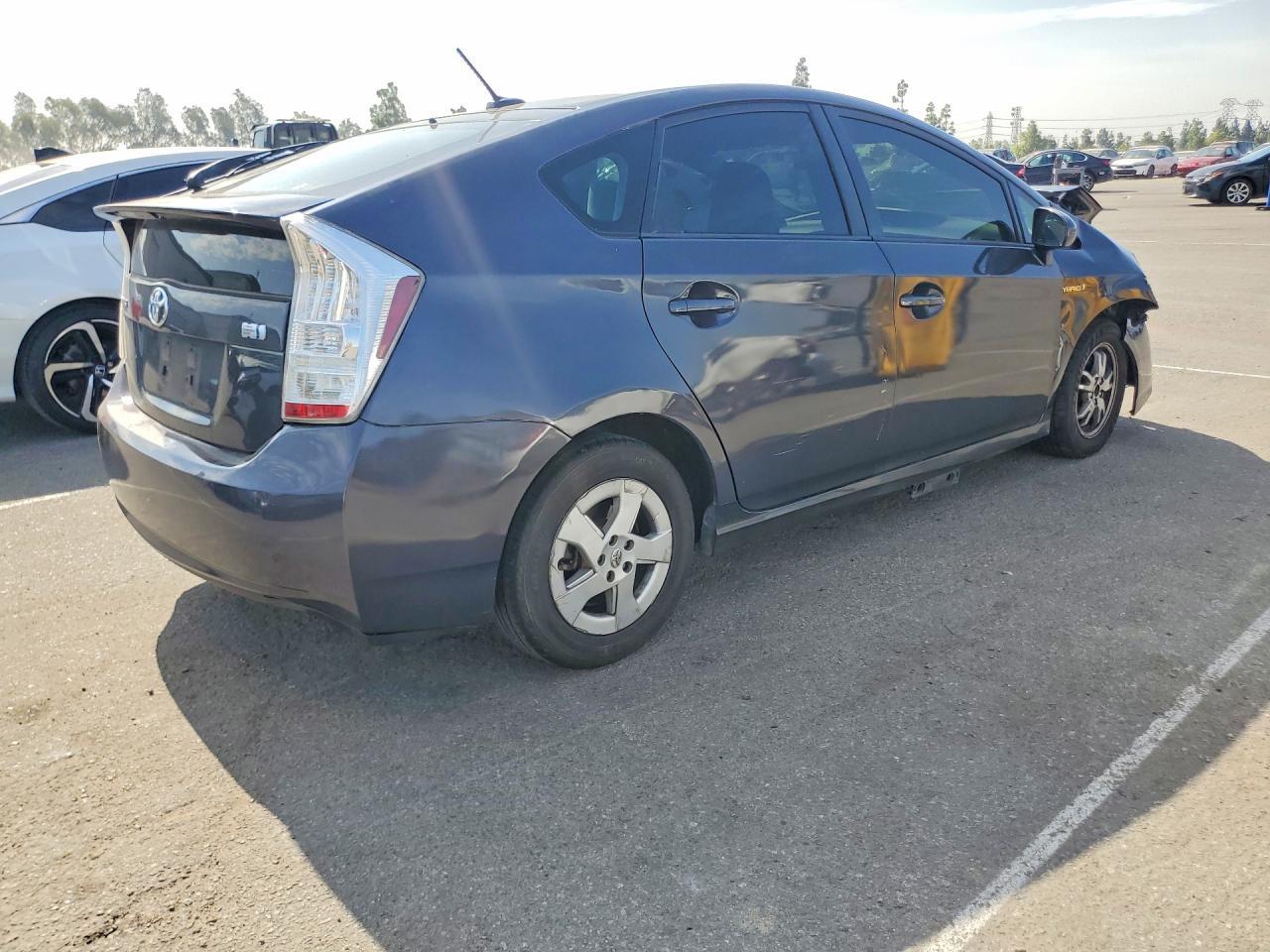 2011 Toyota Prius One - Фото 3