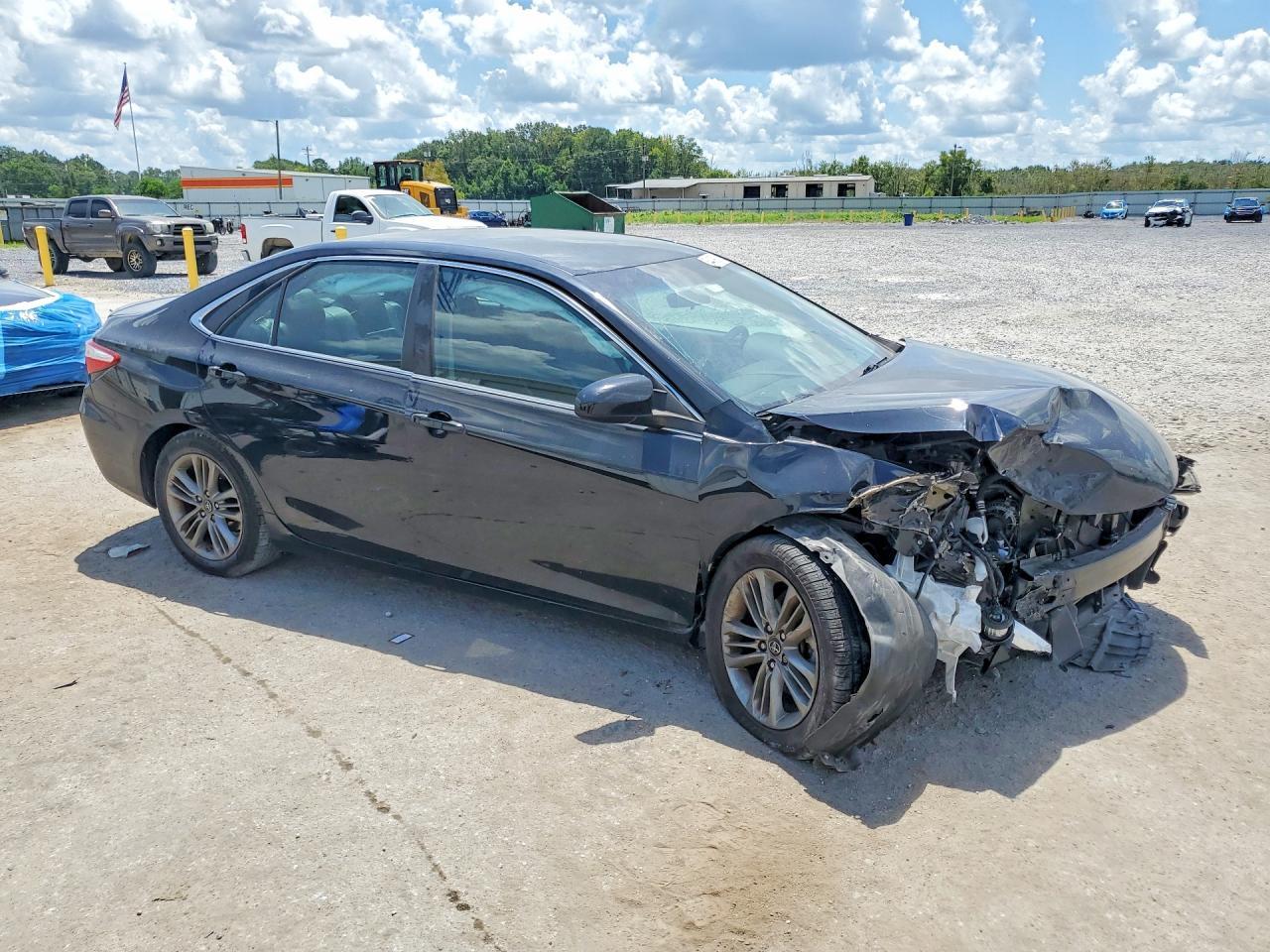 2017 Toyota Camry Se - Фото 4