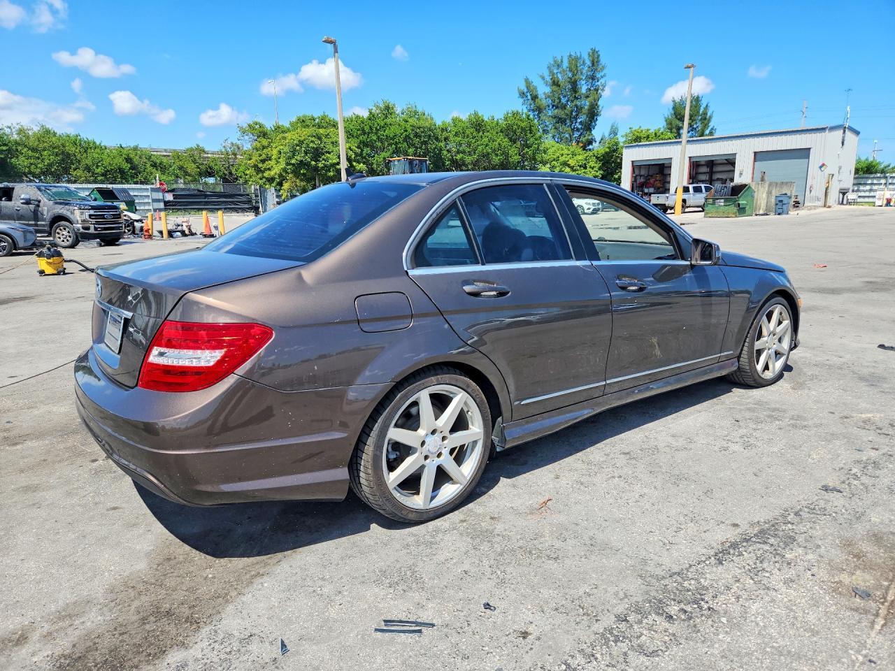 2013 Mercedes-Benz C 250 - Фото 3
