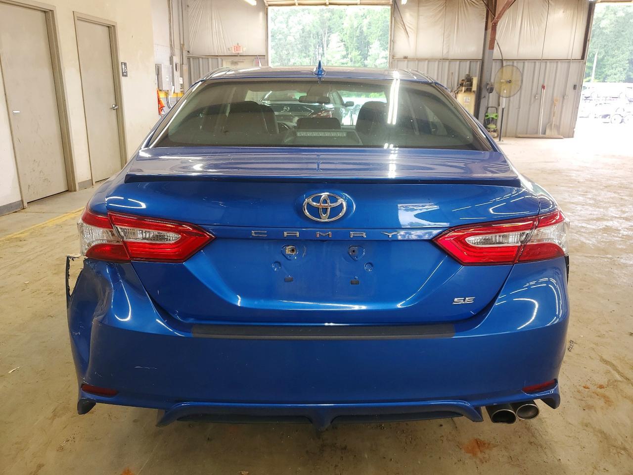 2020 Toyota Camry Se - Фото 6