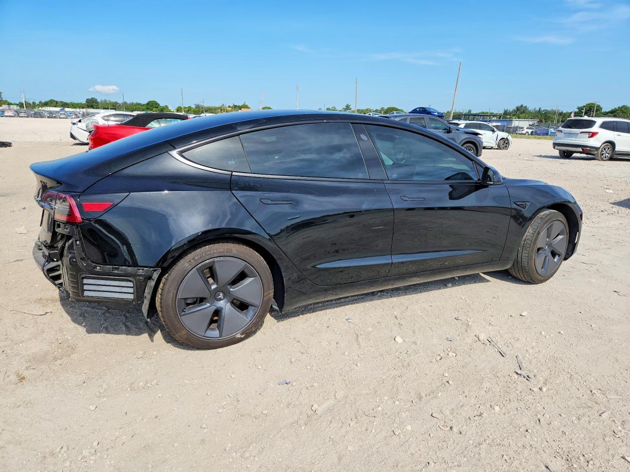 2023 Tesla Model 3 - Фото 3