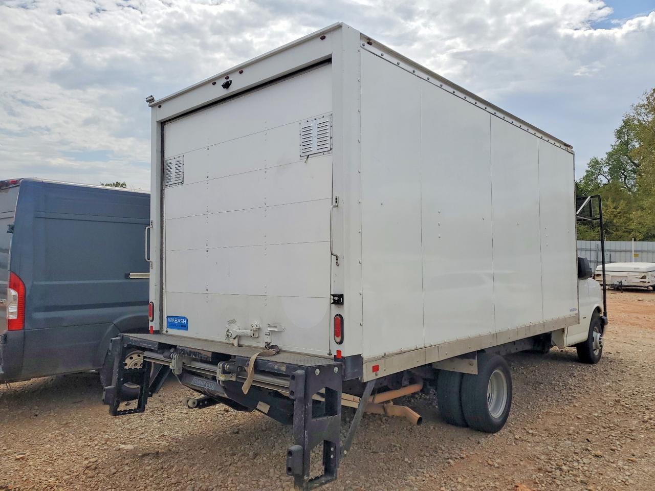 2023 Chevrolet Express Box Truck - Image 3