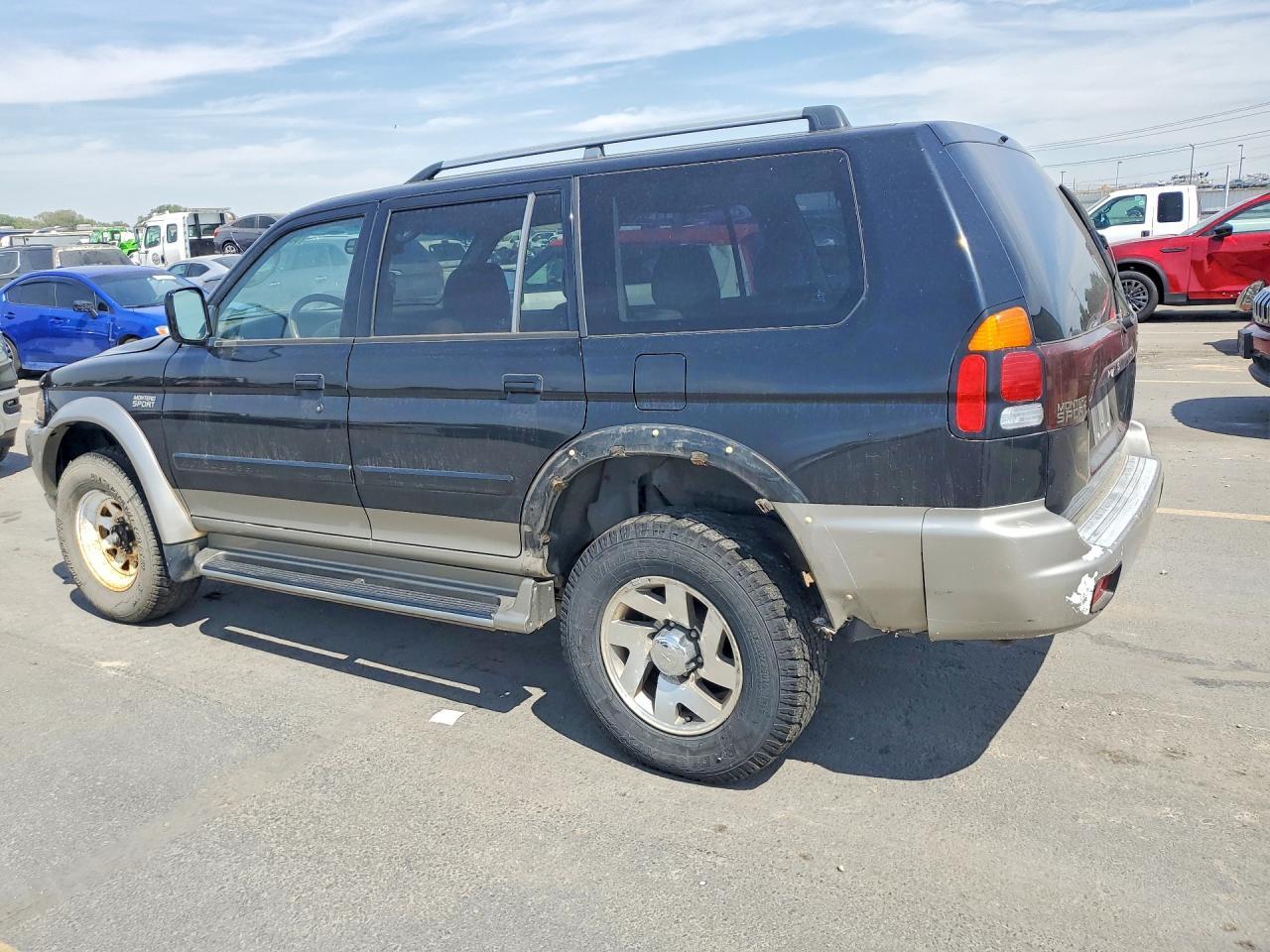2002 Mitsubishi Montero Sport Limited - Фото 2