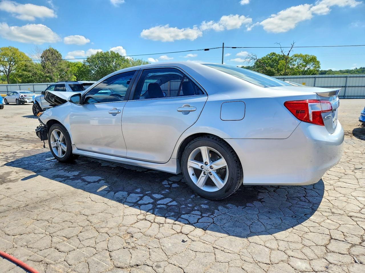 2014 Toyota Camry Se - Фото 2