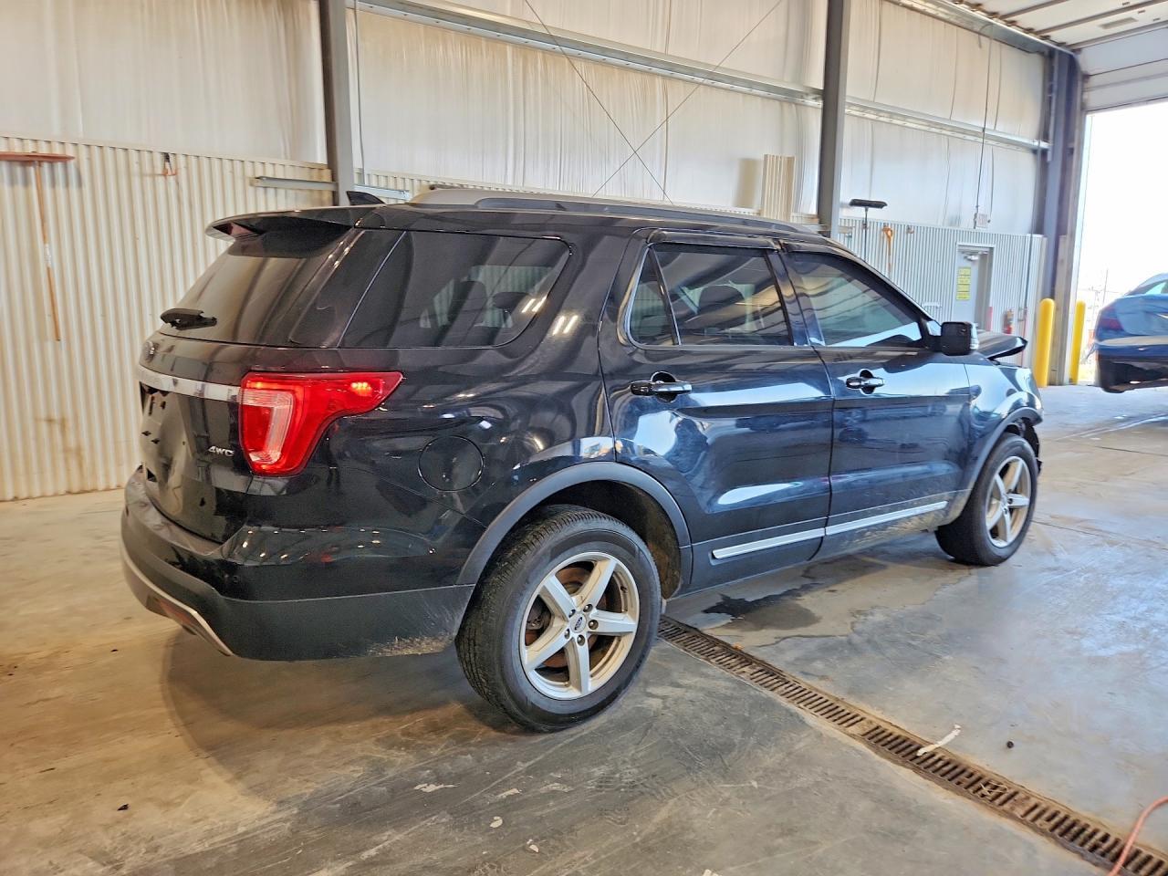 2016 Ford Explorer Xlt - Фото 3