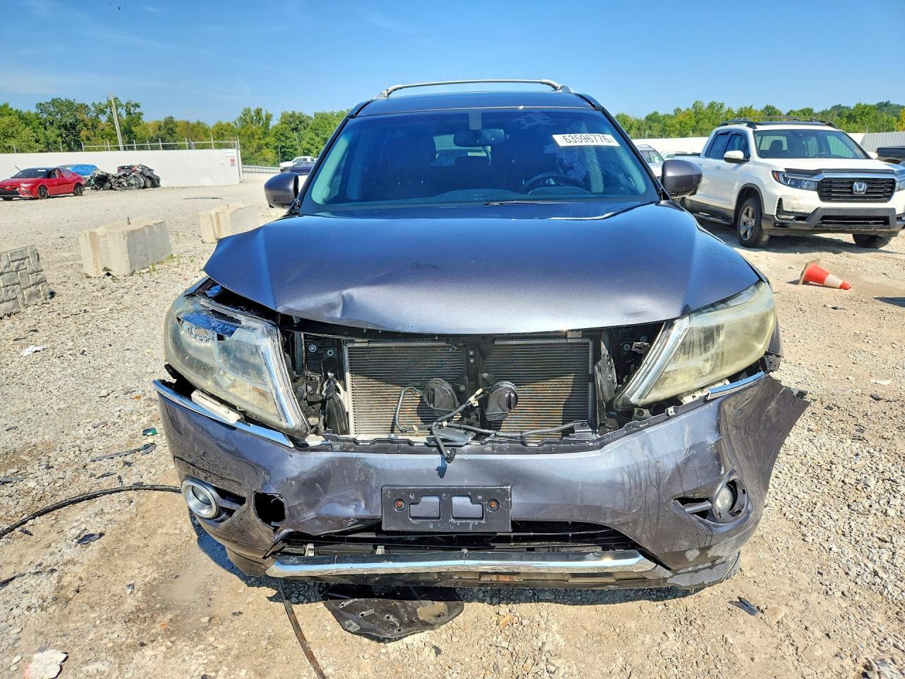 2014 Nissan Pathfinder S - Image 5