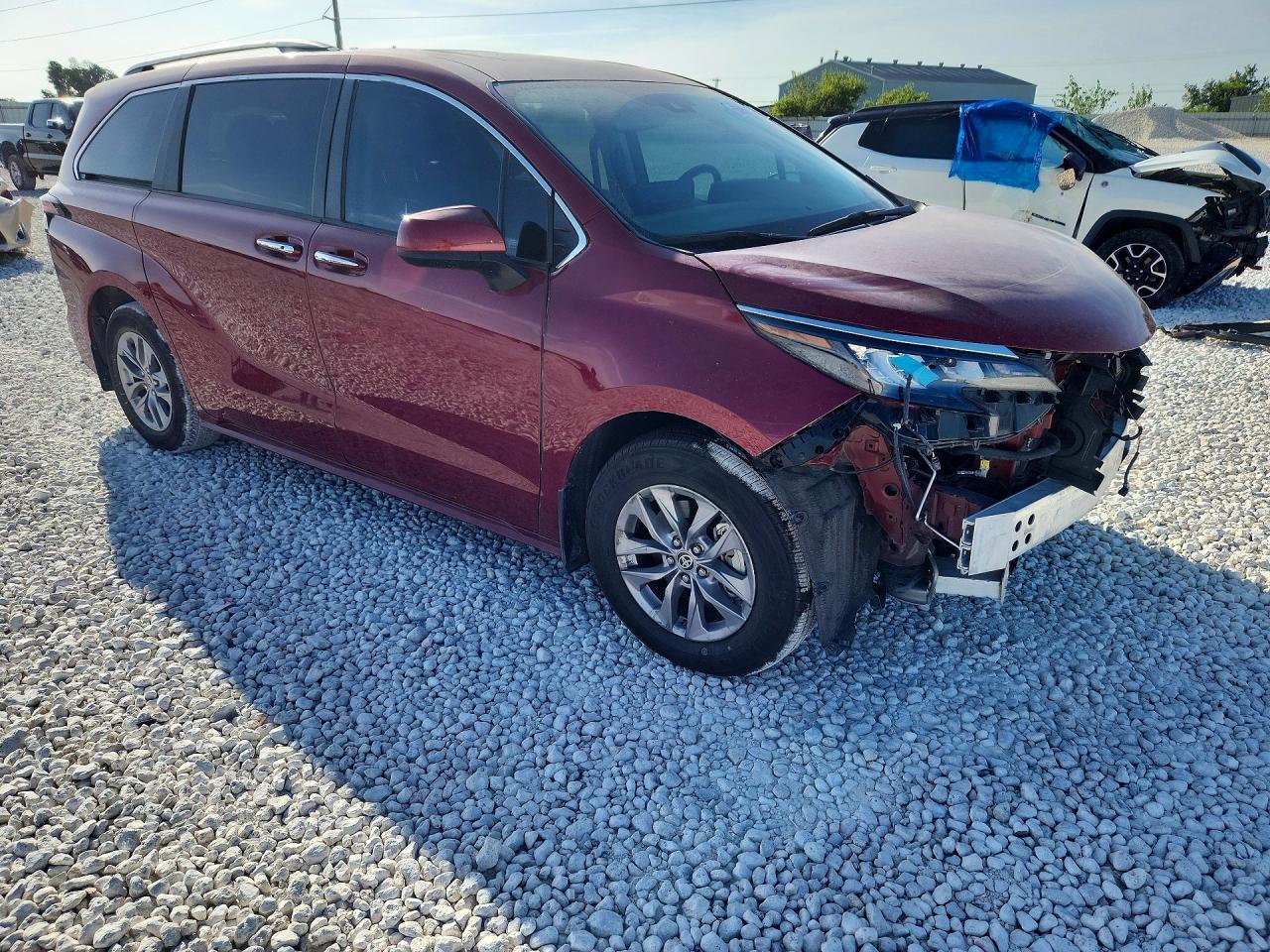 2024 Toyota Sienna Xle - Image 4
