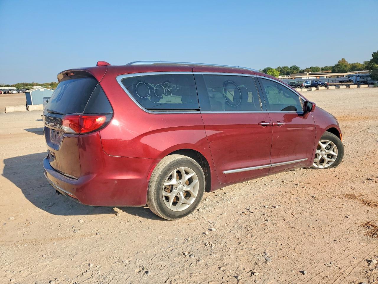 2017 Chrysler Pacifica Touring L Plus - Фото 3