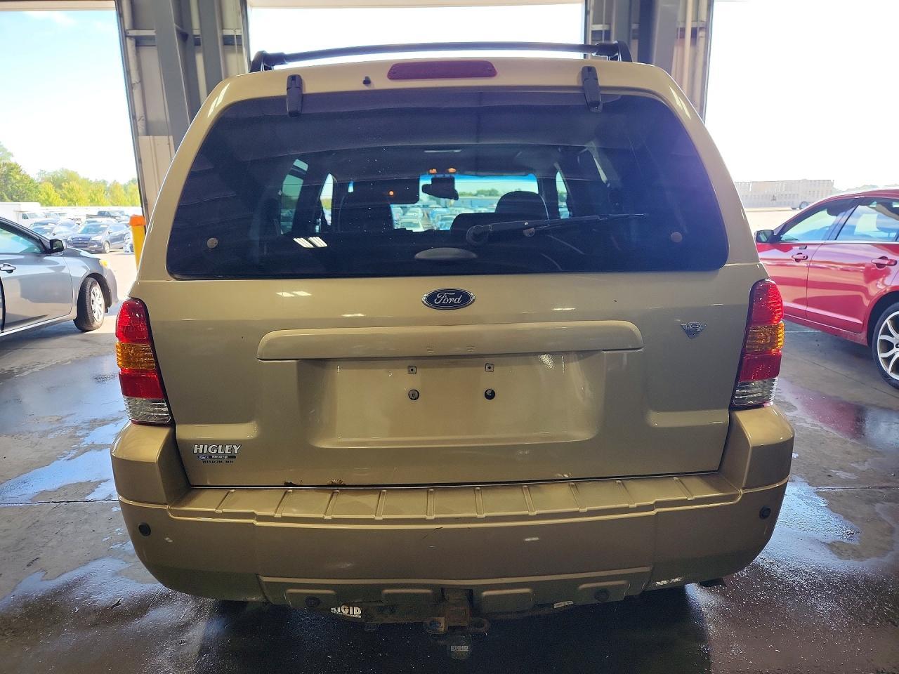 2007 Ford Escape Limited - Image 6