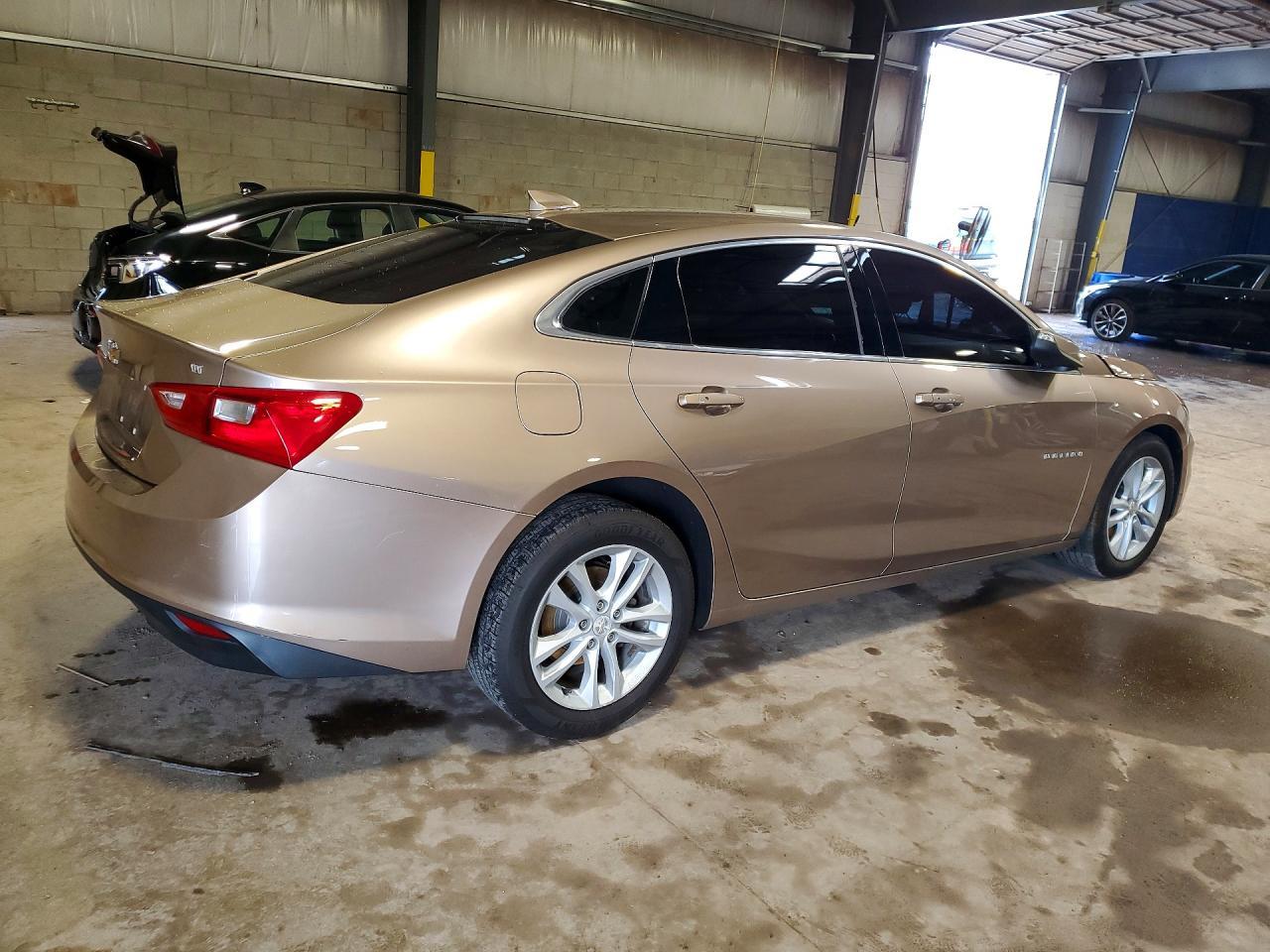 2018 Chevrolet Malibu Lt - Image 3