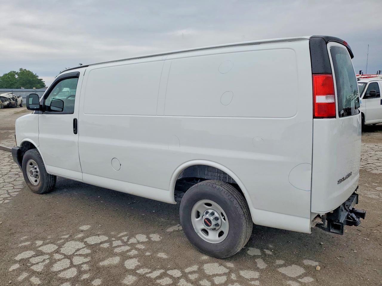 2025 GMC Savana 2500 Cargo Delivery Van - Фото 2