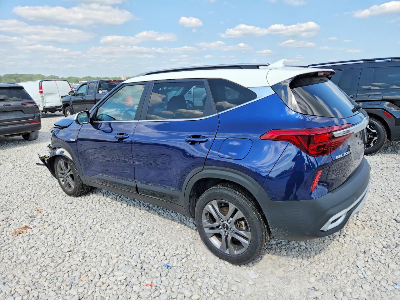 2023 Kia Seltos S - Фото 2
