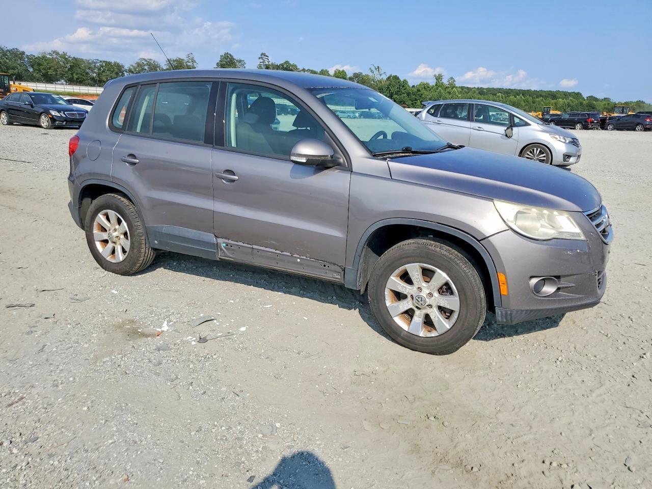 2010 Volkswagen Tiguan S - Фото 4
