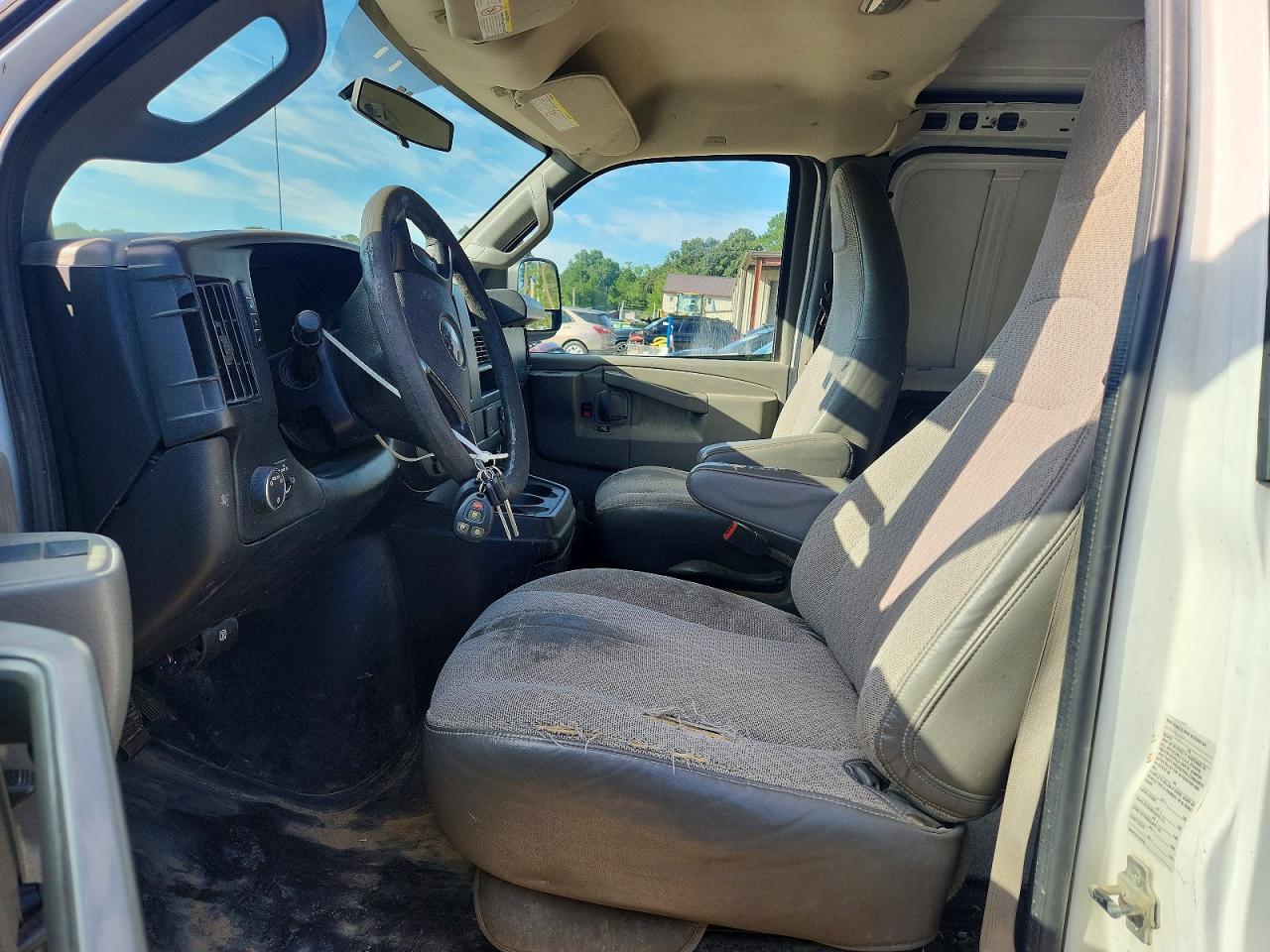 2016 Chevrolet Express 25 - Delivery Van - Фото 7