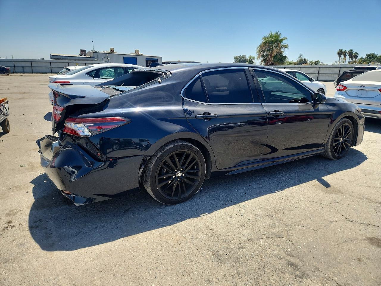 2021 Toyota Camry Xse - Фото 3