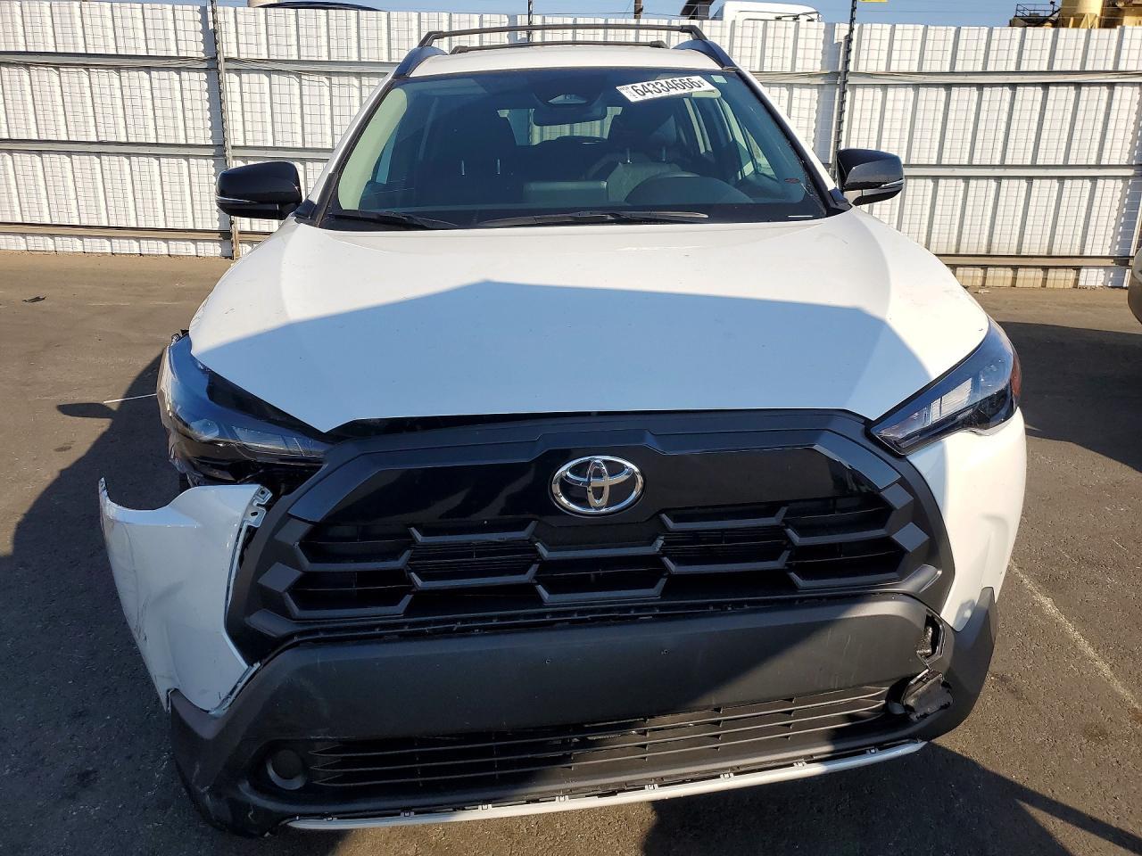 2026 Toyota Corolla Cross Le - Image 5