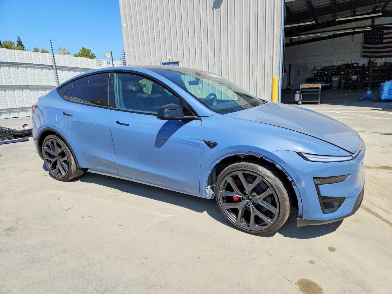 2026 Tesla Model Y - Фото 4