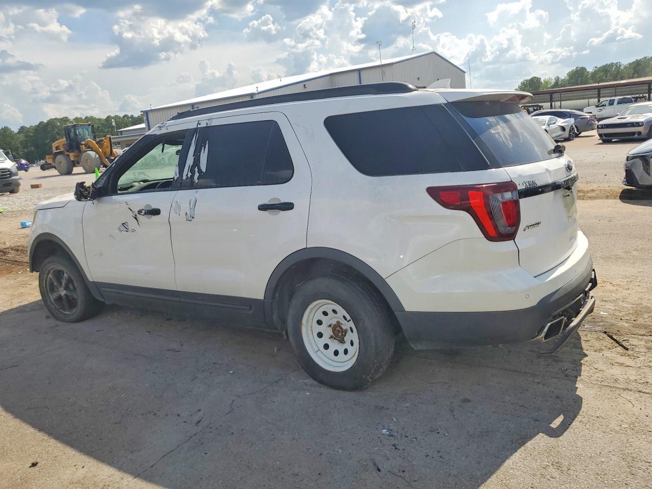 2017 Ford Explorer Sport - Image 2