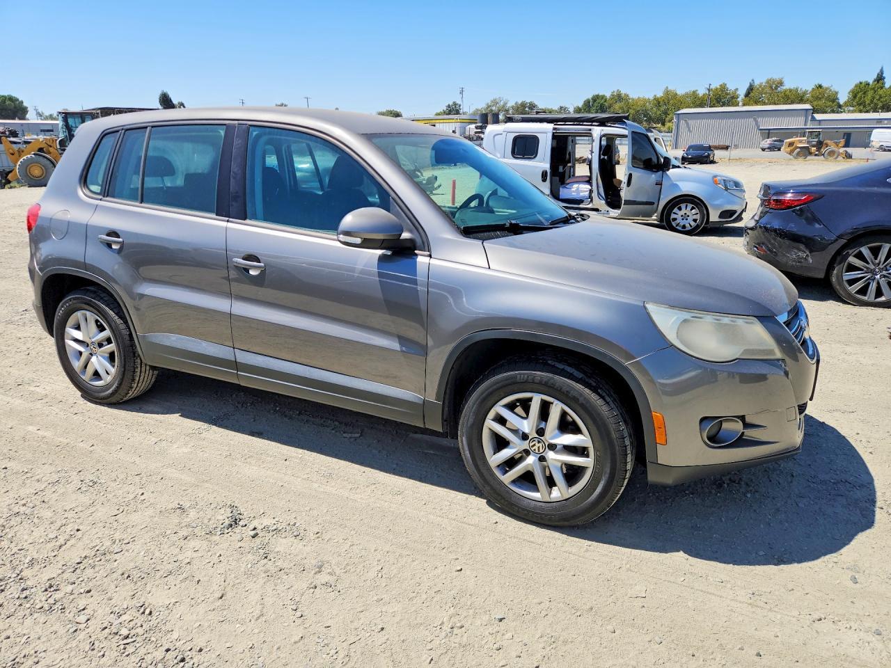 2011 Volkswagen Tiguan S - Фото 4